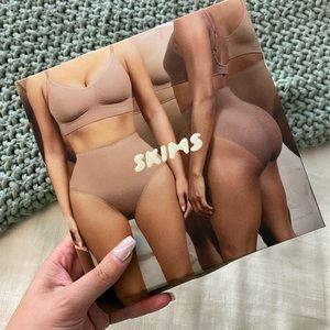 Skims high waist tummy control thong